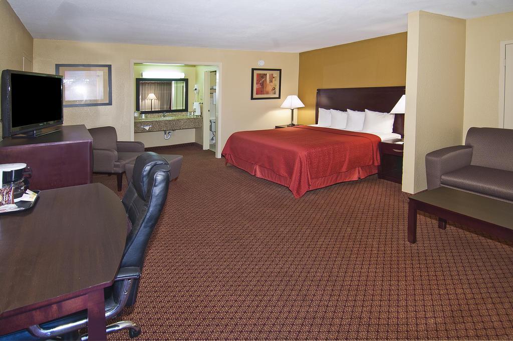Quality Inn & Suites Baton Rouge West - Port Allen Bagian luar foto