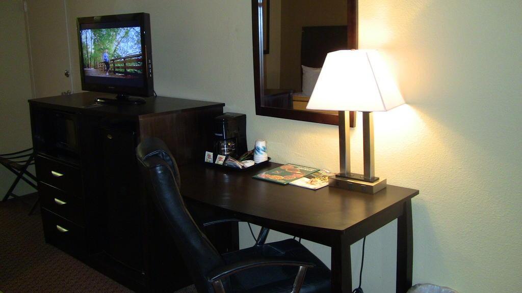 Quality Inn & Suites Baton Rouge West - Port Allen Bagian luar foto