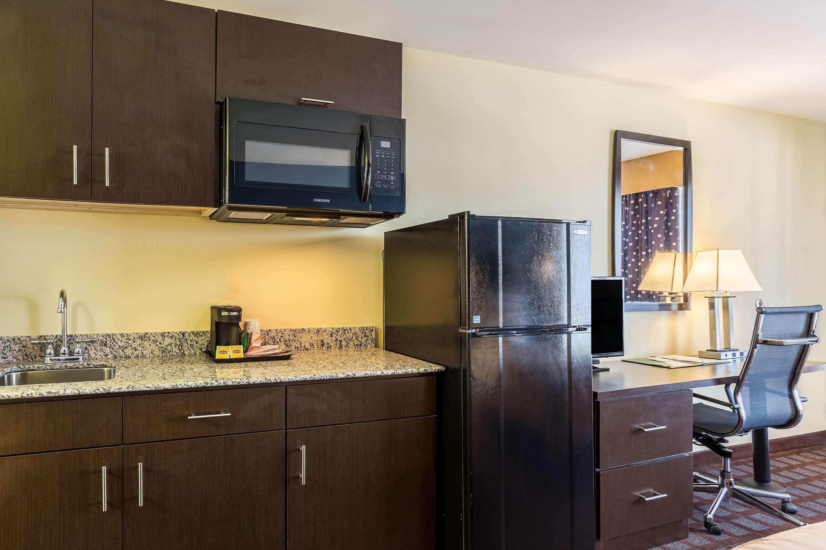 Quality Inn & Suites Baton Rouge West - Port Allen Bagian luar foto