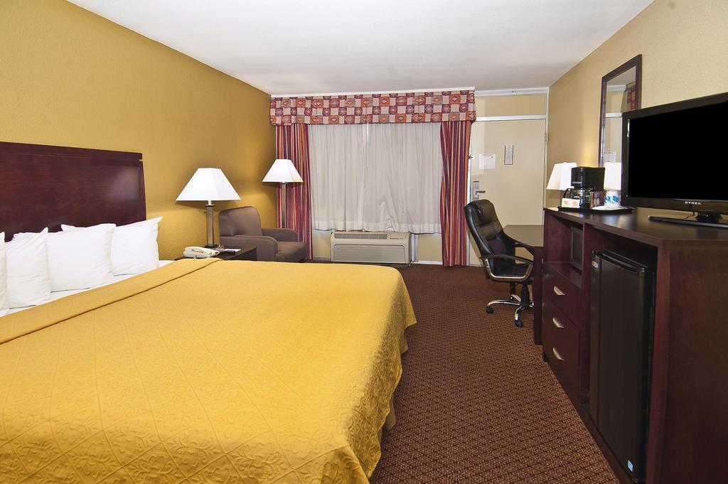 Quality Inn & Suites Baton Rouge West - Port Allen Bagian luar foto