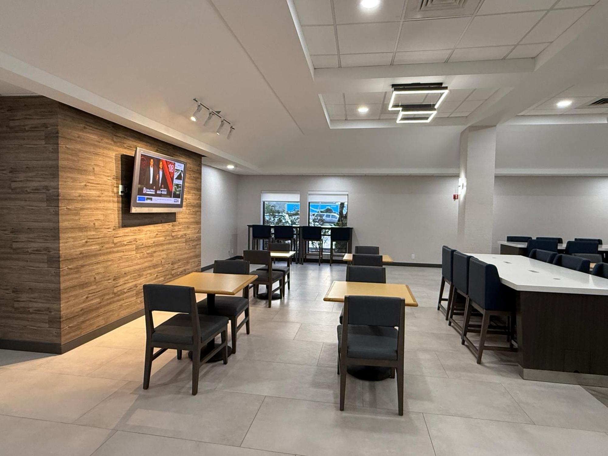 Quality Inn & Suites Baton Rouge West - Port Allen Bagian luar foto