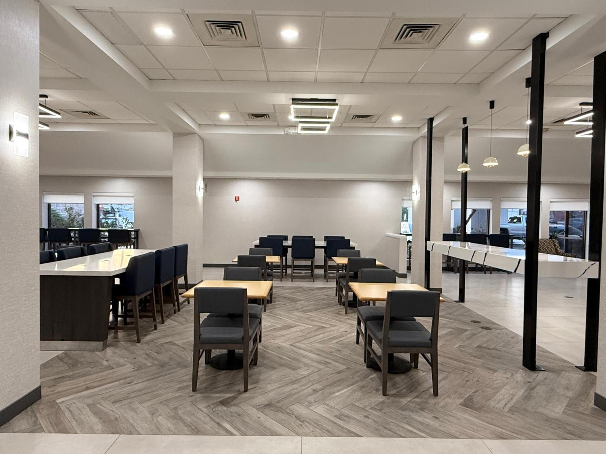 Quality Inn & Suites Baton Rouge West - Port Allen Bagian luar foto